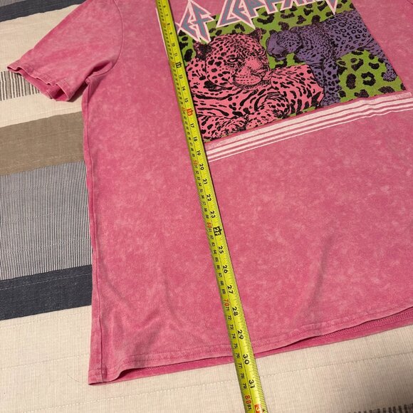 Def Leppard Short Sleeve Pink XL Leopard Graphic Cotton Polyester Band T Shirt - Picture 4 of 5